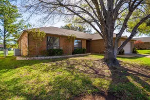 416 Spyglass St, Meadowlakes, TX 78654 - Photo 3