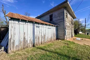 408 W Main St, Llano, TX 78643 - Photo 9