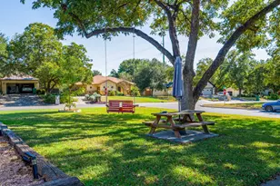 252 Meadowlakes Dr, Meadowlakes, TX 78654 - Photo 25