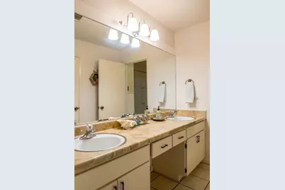 252 Meadowlakes Drive, Meadowlakes, TX 78654 - Photo 17