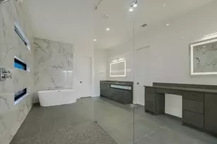 105 Via Roma Ct, Horseshoe Bay, TX 78657 - Photo 19