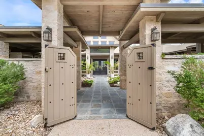 24736 NE Travis Lakeside Cv Circle, Spicewood, TX 78669 - Photo 9