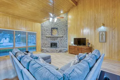 402 Meadowlakes Dr, Meadowlakes, TX 78654 - Photo 5