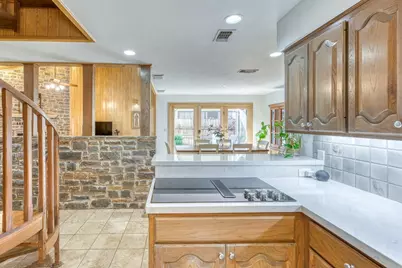 402 Meadowlakes Dr, Meadowlakes, TX 78654 - Photo 9