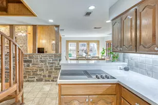 402 Meadowlakes Dr, Meadowlakes, TX 78654 - Photo 9