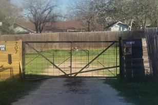 207 Munro St, Liberty Hill, TX 78642 - Photo 1