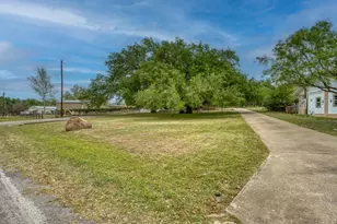 4317 River Oaks Dr, Kingsland, TX 78639 - Photo 3