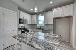 1915 Willow St, Kingsland, TX 78639 - Photo 7