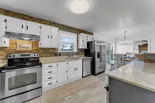 515 E Island Dr, Bluffton, TX 78607 - Photo 11