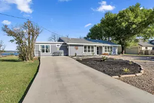 515 E Island Dr, Bluffton, TX 78607 - Photo 3