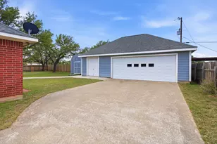 203 Crestview Dr, Johnson City, TX 78636 - Photo 43