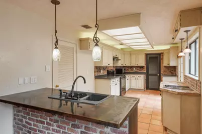 4948 Travis Oaks Drive, Marble Falls, TX 78654 - Photo 5