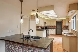 4948 Travis Oaks Dr, Marble Falls, TX 78654 - Photo 5