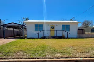 404 W Haynie St, Llano, TX 78643 - Photo 1