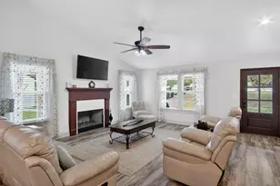 360 Darwin Dr, Burnet, TX 78611 - Photo 7