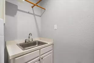 710 Cottonwood Dr, Burnet, TX 78611 - Photo 17