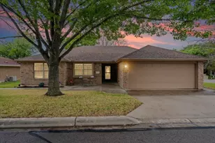 710 Cottonwood Dr, Burnet, TX 78611 - Photo 1