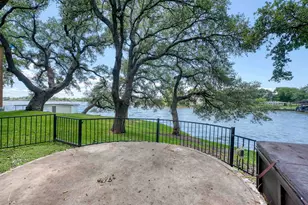 104 Bluebird Ln, Highland Haven, TX 78654 - Photo 11