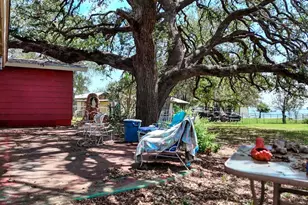110 W Lakecrest Dr, Bluffton, TX 78607 - Photo 7
