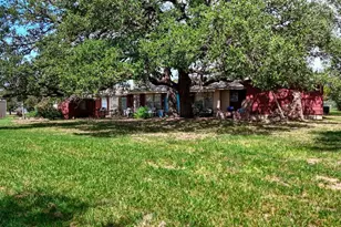 110 W Lakecrest Dr, Bluffton, TX 78607 - Photo 3