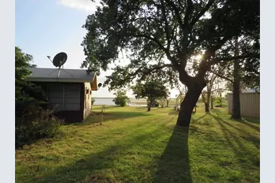 110 W Lakecrest Drive, Bluffton, TX 78607 - Photo 5