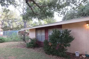 110 W Lakecrest Dr, Bluffton, TX 78607 - Photo 3