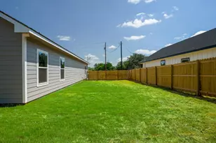 147 W Pine, Granite Shoals, TX 78654 - Photo 29
