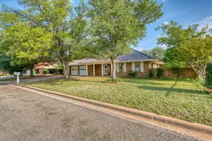 405 E Granite St, Llano, TX 78643 - Photo 3