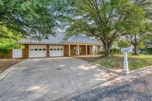 405 E Granite St, Llano, TX 78643 - Photo 3