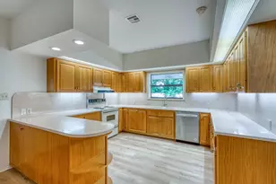 405 E Granite St, Llano, TX 78643 - Photo 11