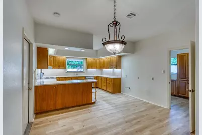 405 E Granite Street, Llano, TX 78643 - Photo 9