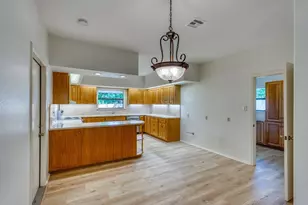 405 E Granite St, Llano, TX 78643 - Photo 9