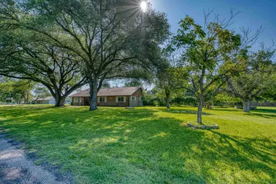 300 Redbird Street, Highland Haven, TX 78654 - Photo 3