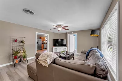 209 E Live Oak St, Burnet, TX 78611 - Photo 11