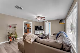 209 E Live Oak St, Burnet, TX 78611 - Photo 11