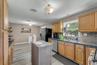 209 E Live Oak St, Burnet, TX 78611 - Photo 3