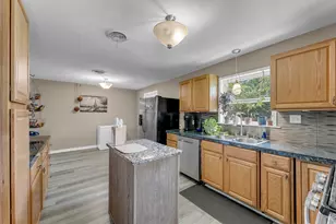 209 E Live Oak St, Burnet, TX 78611 - Photo 3