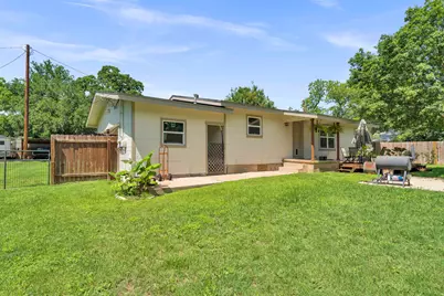 209 E Live Oak St, Burnet, TX 78611 - Photo 23