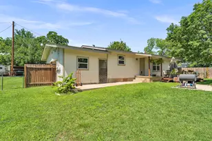 209 E Live Oak St, Burnet, TX 78611 - Photo 23