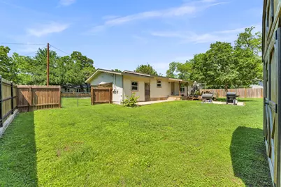 209 E Live Oak St, Burnet, TX 78611 - Photo 21