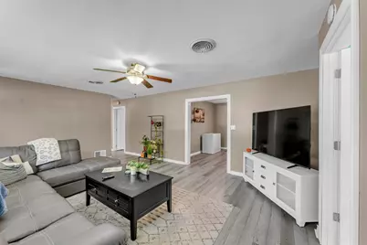 209 E Live Oak St, Burnet, TX 78611 - Photo 9
