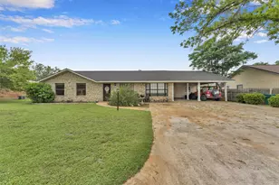 1303 Mission Hills Dr, Marble Falls, TX 78654 - Photo 1