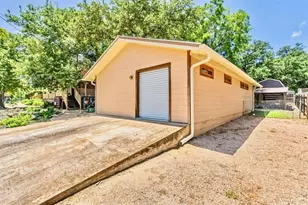1307 Wright St, Llano, TX 78643 - Photo 9