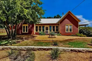 1307 Wright St, Llano, TX 78643 - Photo 3