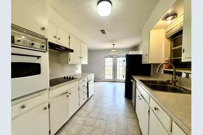 102 E Wallace Street, Llano, TX 78643 - Photo 7