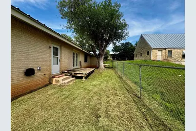 102 E Wallace Street, Llano, TX 78643 - Photo 15