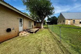 102 E Wallace St, Llano, TX 78643 - Photo 15