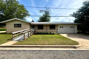 102 E Wallace St, Llano, TX 78643 - Photo 1