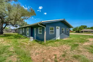 909 Circle Dr, Sunrise Beach, TX 78643 - Photo 5