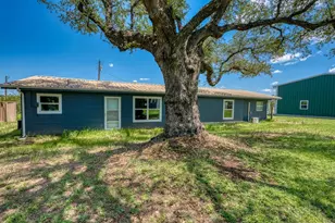 909 Circle Dr, Sunrise Beach, TX 78643 - Photo 9
